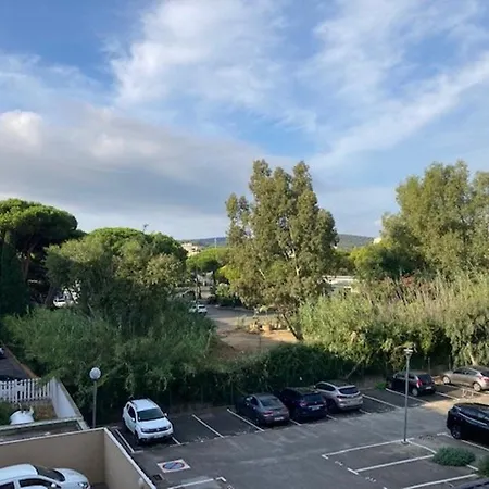 Climatise Centre-ville Avec Parking Prive - Fr-1-308-193 Le Lavandou