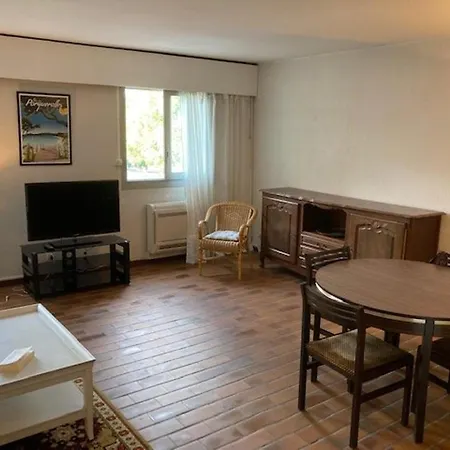 Climatisé Et Lumineux Au Centre Du Lavandou Avec Parking - Fr-1-308-193 Appartement *