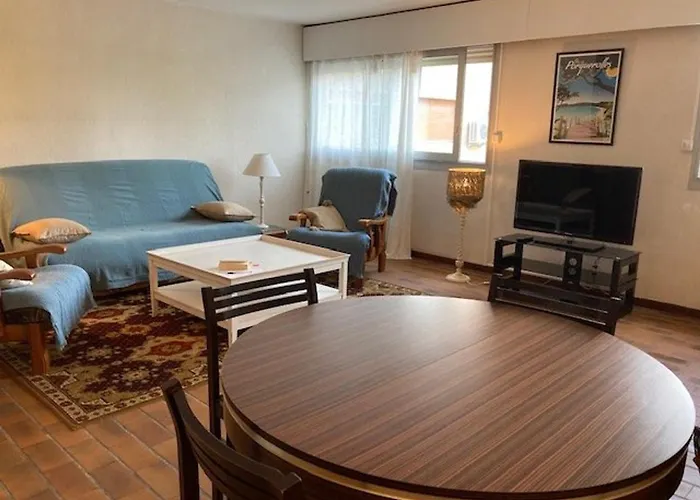 Climatise Centre-ville Avec Parking Prive - Fr-1-308-193 * Le Lavandou